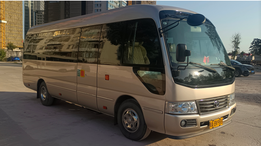 廣州豐田考斯特中巴帶司機(jī)包車